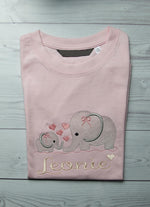 Lade das Bild in den Galerie-Viewer, Kindershirt ,,Elefantenfamilie&quot; - HANDMADEATELIER

